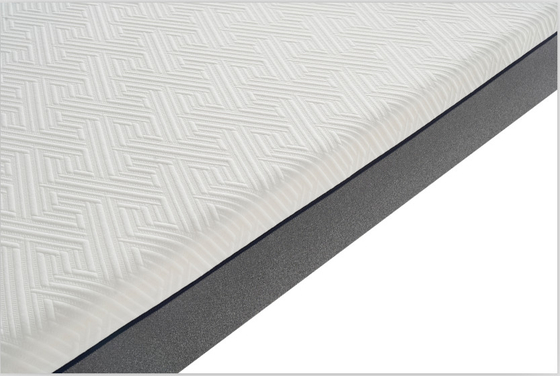 Le couvercle du matelas est amovible et lavable.
