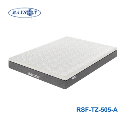 Le couvercle du matelas est amovible et lavable.